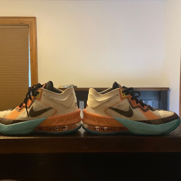 LeBron 18 Low x space jam: A new Legacy - Picture 2 of 6